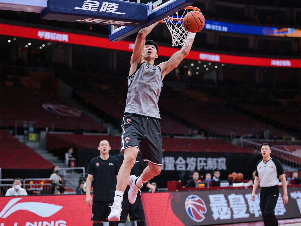 另一方面，周琦成为高效得分手，与其日常训