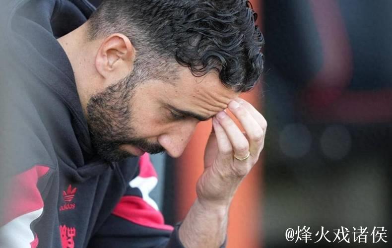 从三后卫到四后卫,阿莫林调整之下曼联依旧迷茫 从三后卫到四后卫,阿莫林调整之下曼联依旧迷茫